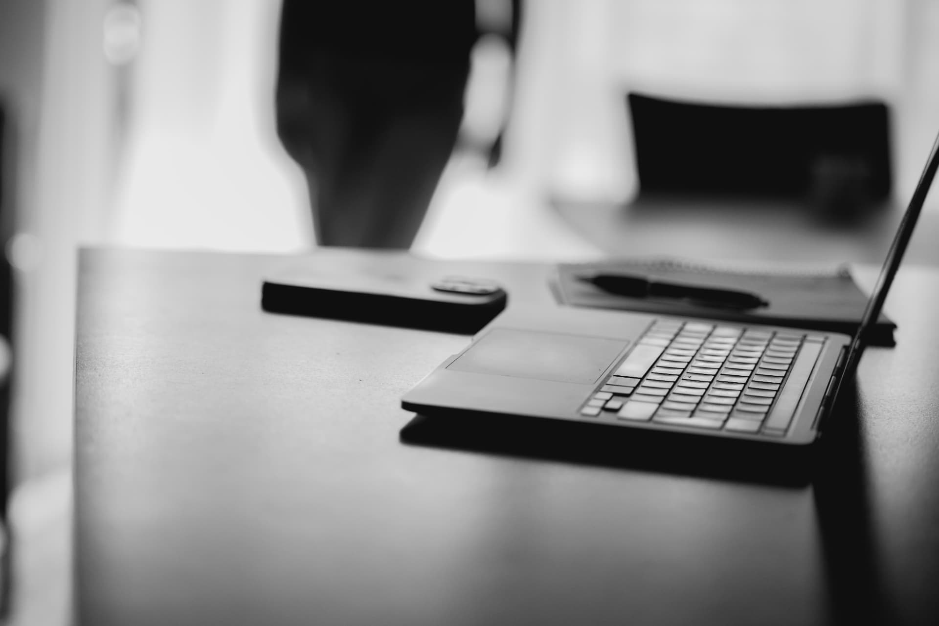 Arbeitsplatz mit Laptop